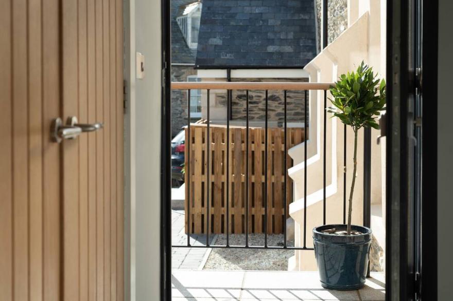 CHURCH ROOMS, character holiday cottage, with open fire in Port Isaac
