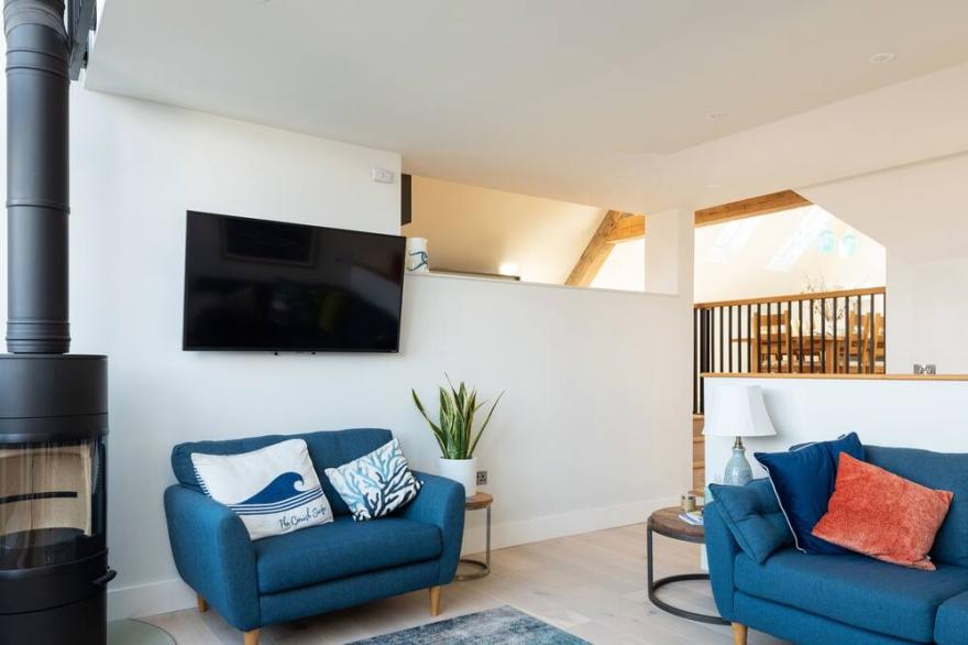 CHURCH ROOMS, character holiday cottage, with open fire in Port Isaac