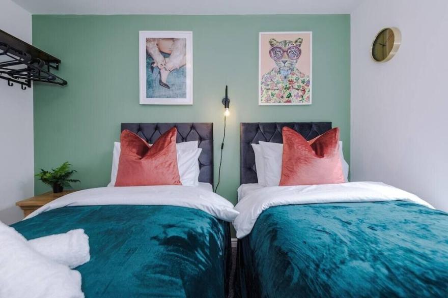 Stylish House in MCR sleeps9