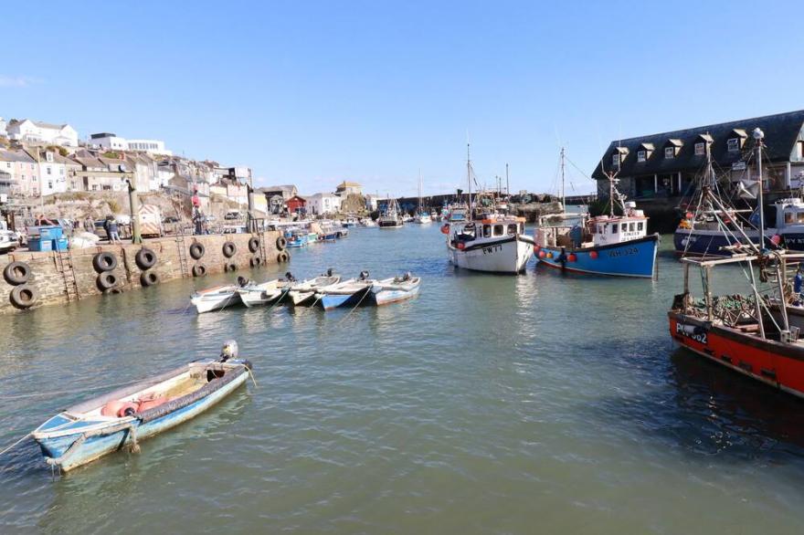 QUAY VIEW, pet friendly in Mevagissey