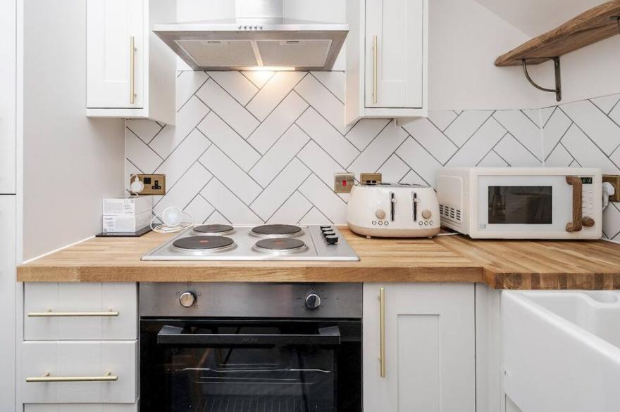 Stunning Central Flat| Pass The Keys