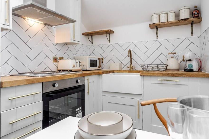 Stunning Central Flat| Pass The Keys