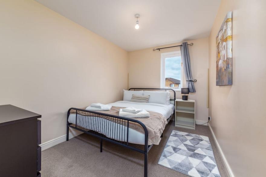 Great 2 bedroom apartment with a lovely view over the River Thames