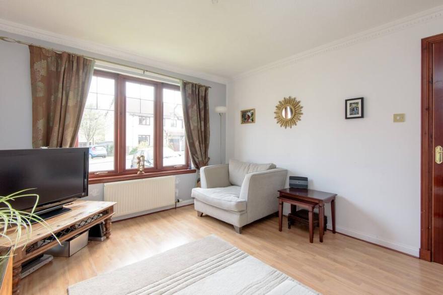 A fabulous 4-bedroom detached holiday home, with an attractive garden and private parking.
