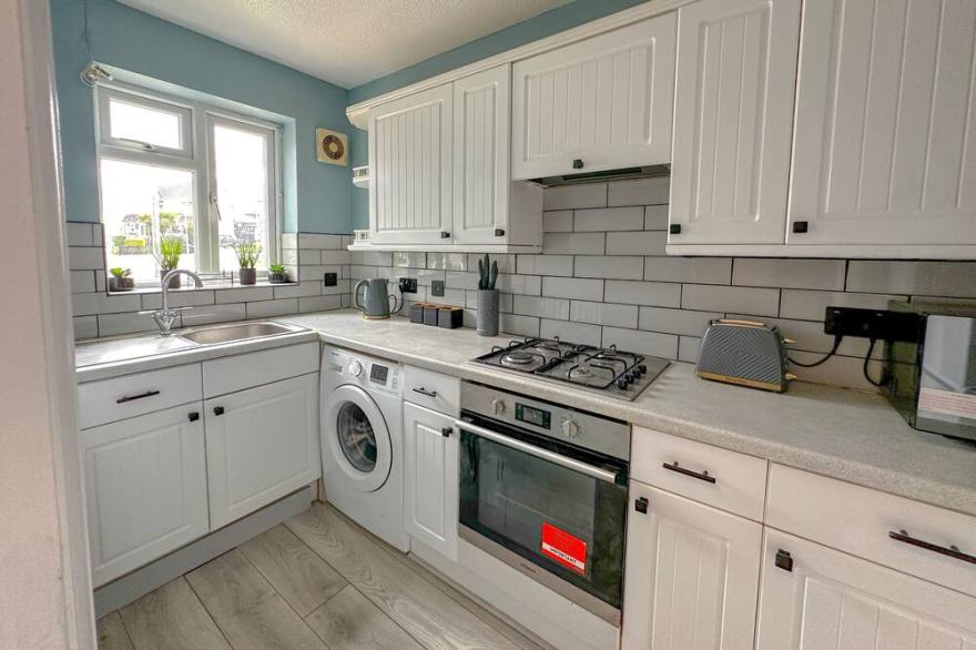 Stylish 2 Bed House with free parking