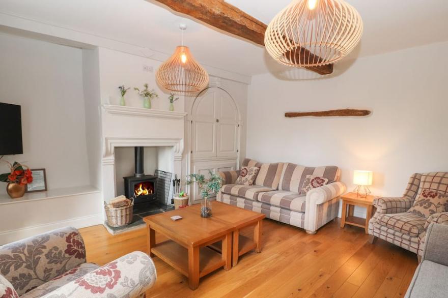 THE DOWER HOUSE, pet friendly, character holiday cottage in Keswick