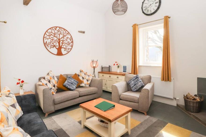 THE CROFT, pet friendly, character holiday cottage in Keswick