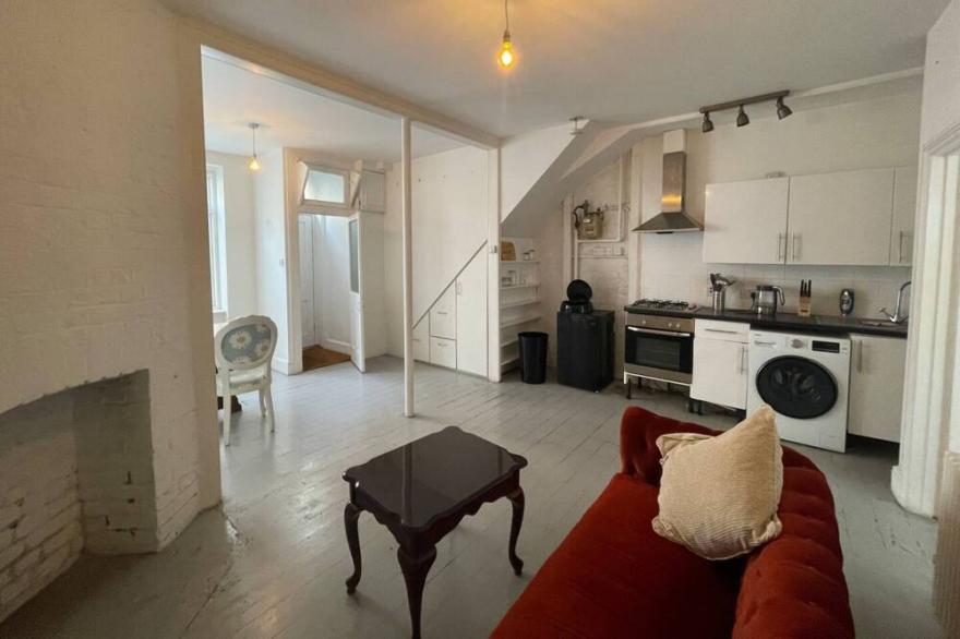 Spacious & Unique 1BD Flat - Bethnal Green