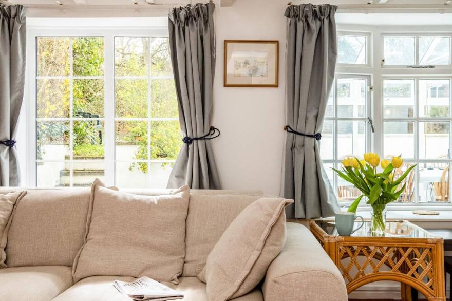 BOSKEWYS, family friendly, character holiday cottage in Rock