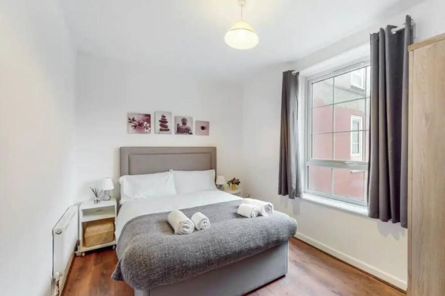 Central & Cosy 2BD Flat near Canary Wharf