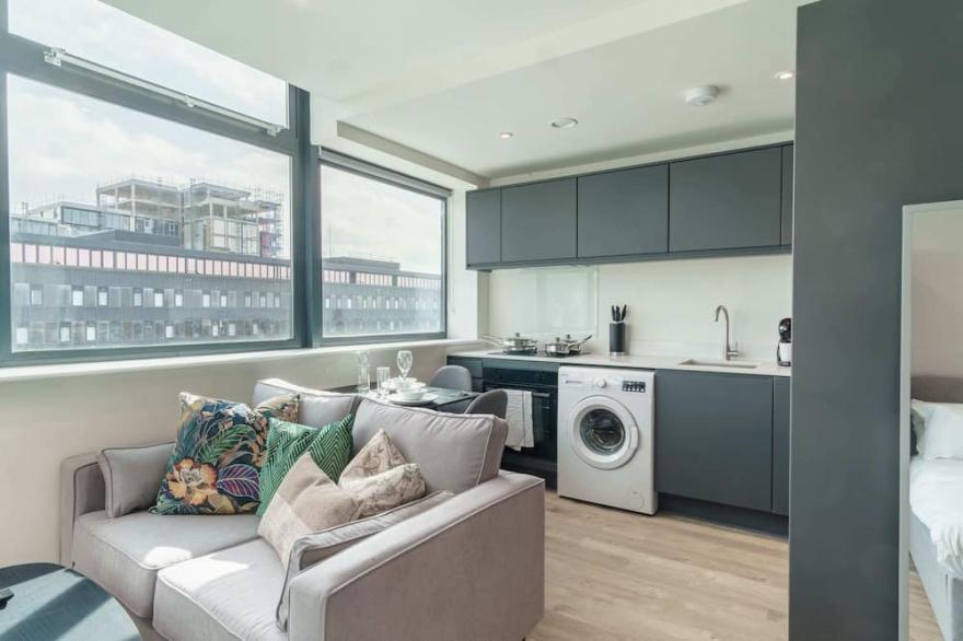 Modern Manchester Studio Near Old Trafford