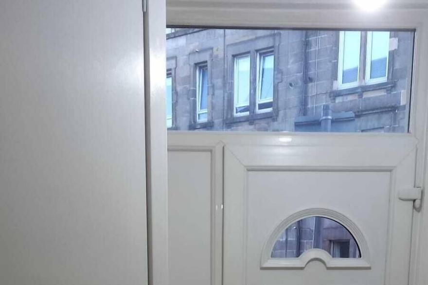 Lovely spacious double bed sleeps 8