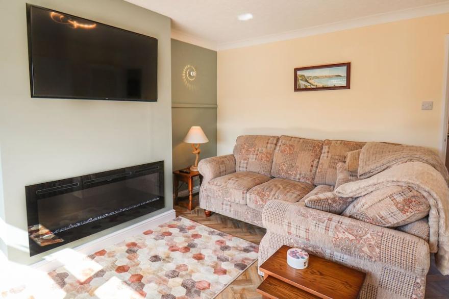 PRESTELLA, pet friendly, country holiday cottage in Filey