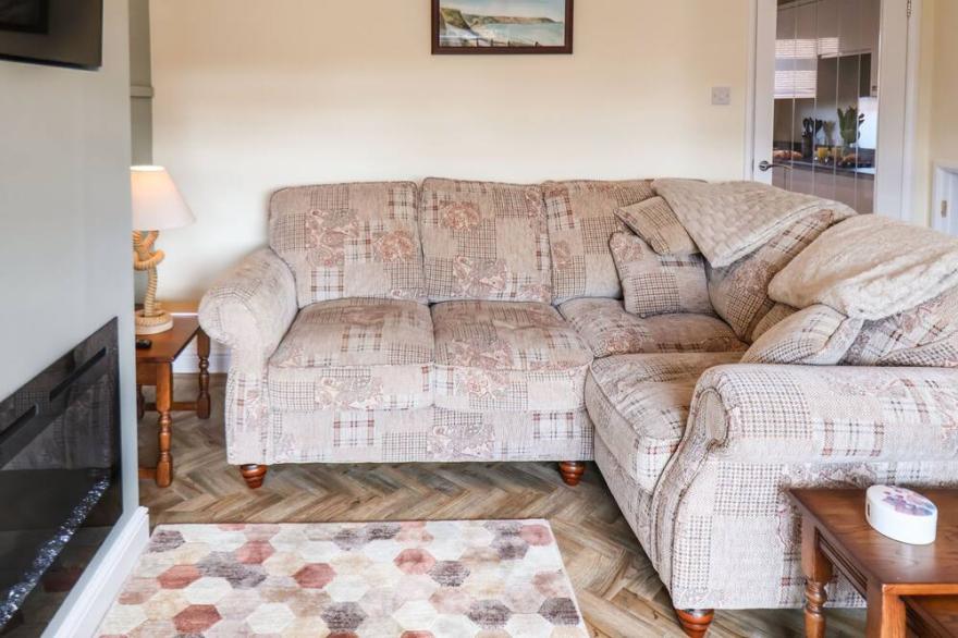 PRESTELLA, pet friendly, country holiday cottage in Filey