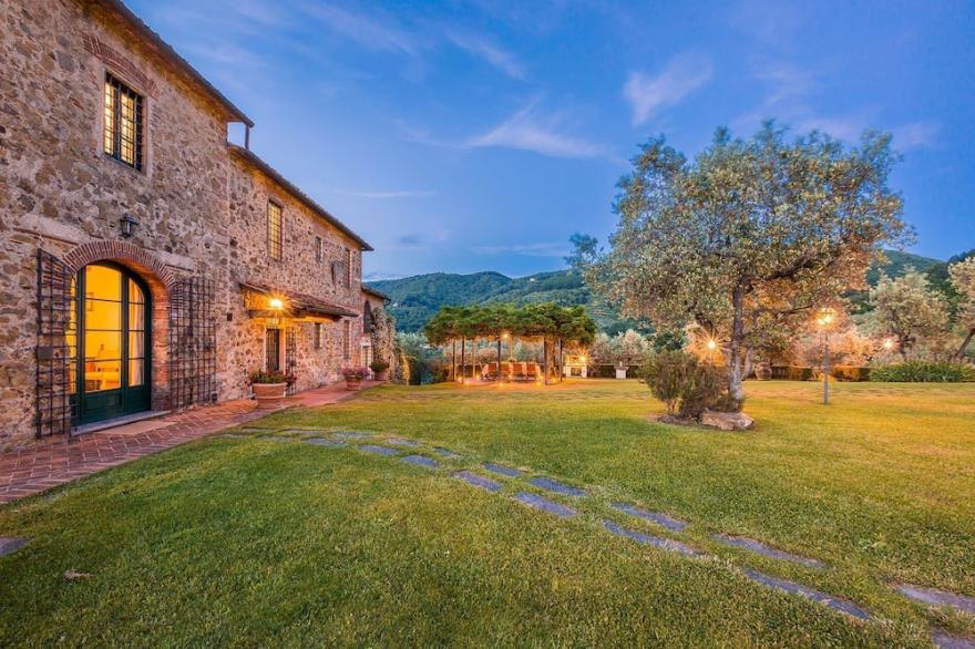 My Rental Homes - Villa Il Castagno with private swimming pool and ample garden