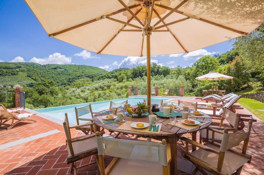My Rental Homes - Villa Il Castagno with private swimming pool and ample garden