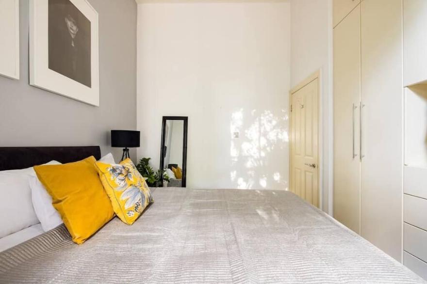 Niru Modern & Stylish Flat w/Huge Private Terrace