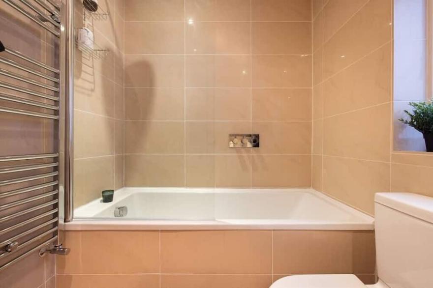 Niru Modern & Stylish Flat w/Huge Private Terrace