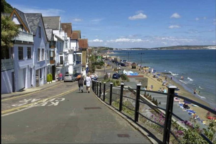 NEW Quirky, 2-5 Bed by Beach +FerryDeal FlamingoTides [Pet Friendly]