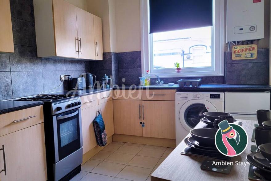NEW Quirky, 2-5 Bed by Beach +FerryDeal FlamingoTides [Pet Friendly]