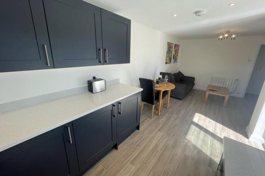 Beautiful Private Detached 1-Bed Bungalow