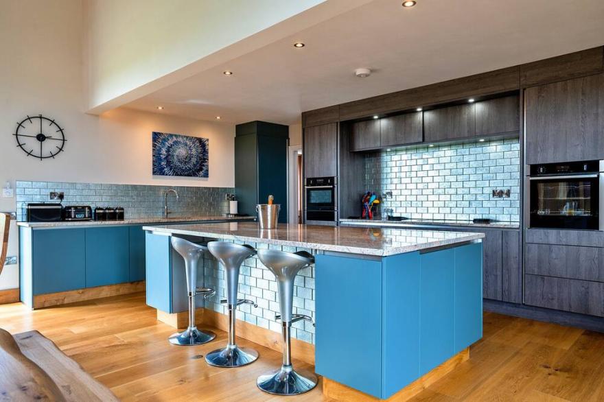 Stunning retreat for families and friends!