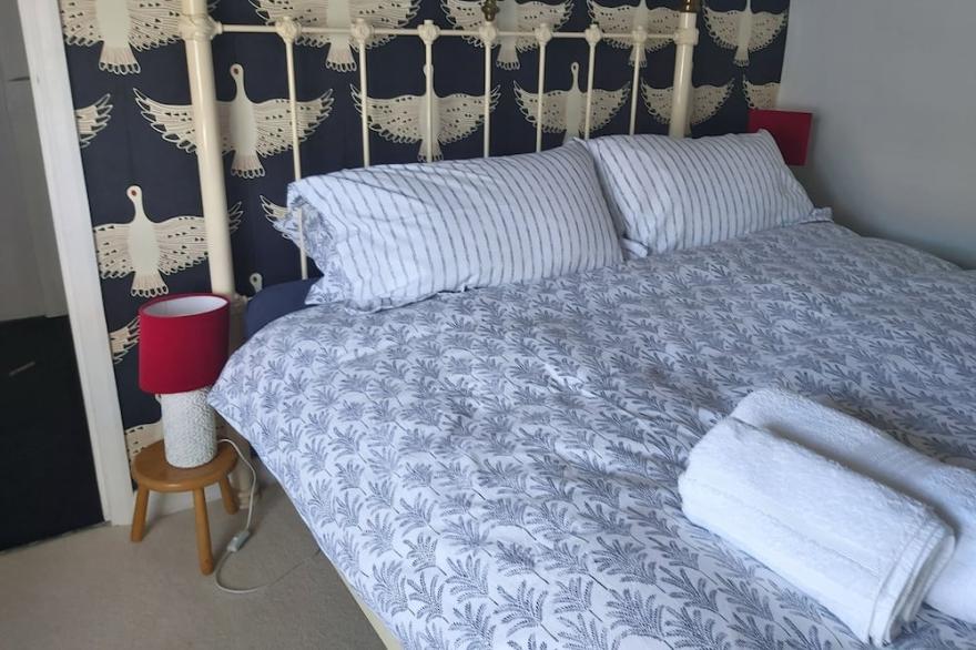 Period cottage in the Surrey Hills,, AONB, 2 mins from PH
