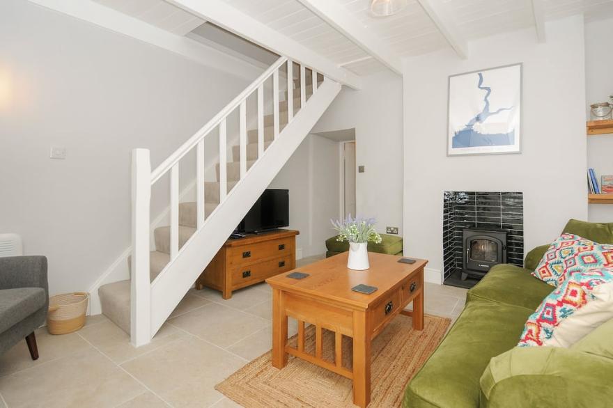 KITTIWAKE, pet friendly, character holiday cottage in Polruan