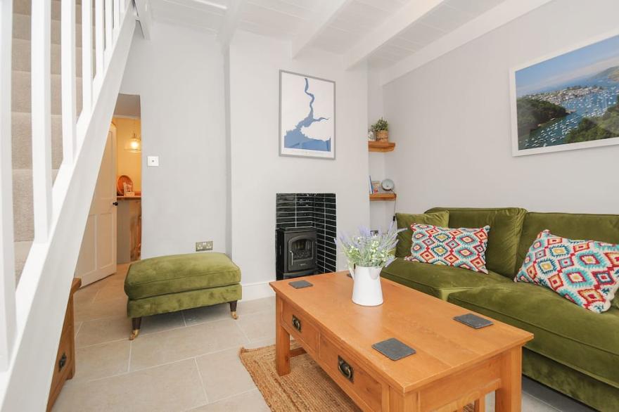 KITTIWAKE, pet friendly, character holiday cottage in Polruan