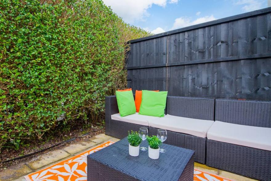 Deluxe Studio Annexe - En-Suite Shower - Heswall