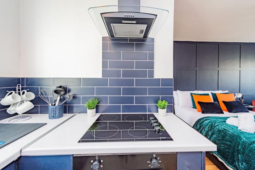 Deluxe Studio Annexe - En-Suite Shower - Heswall
