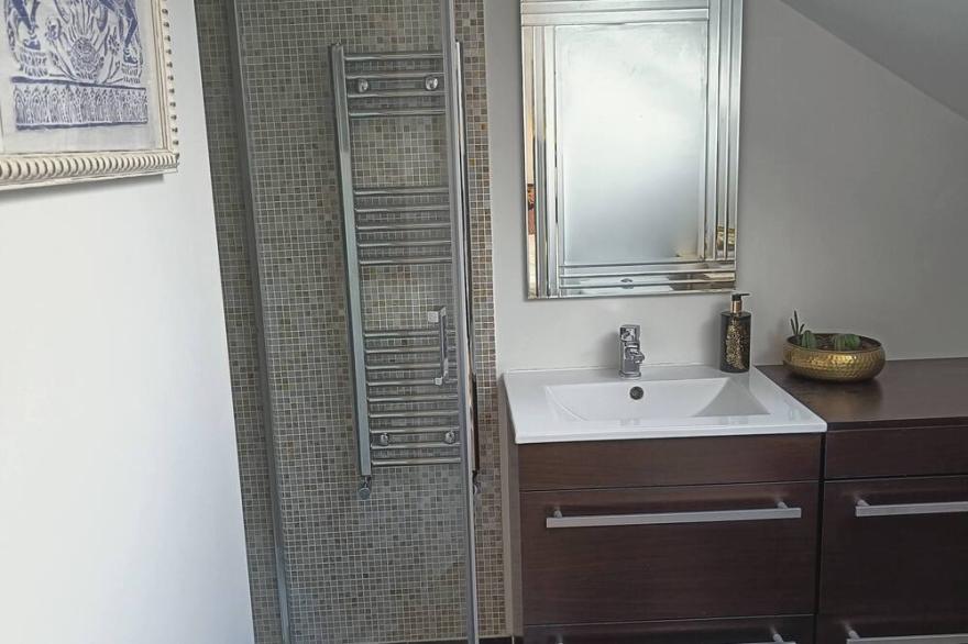 Super convenient large home from home for all family