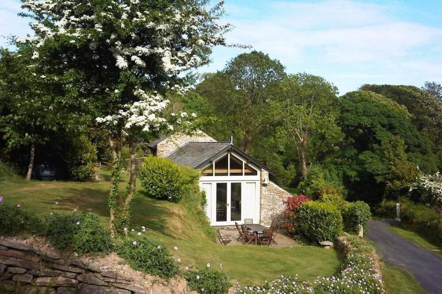 Beautiful large cottage with gorgeous gardens