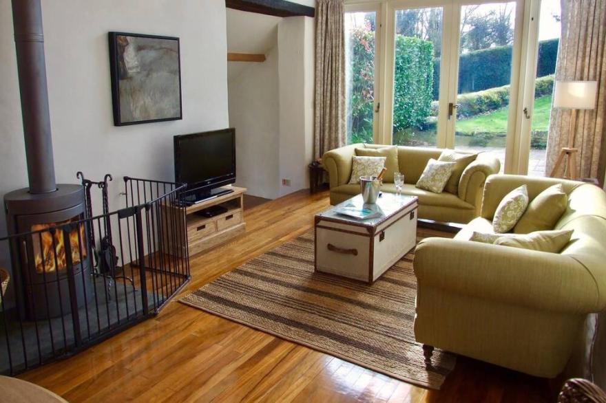 Beautiful large cottage with gorgeous gardens