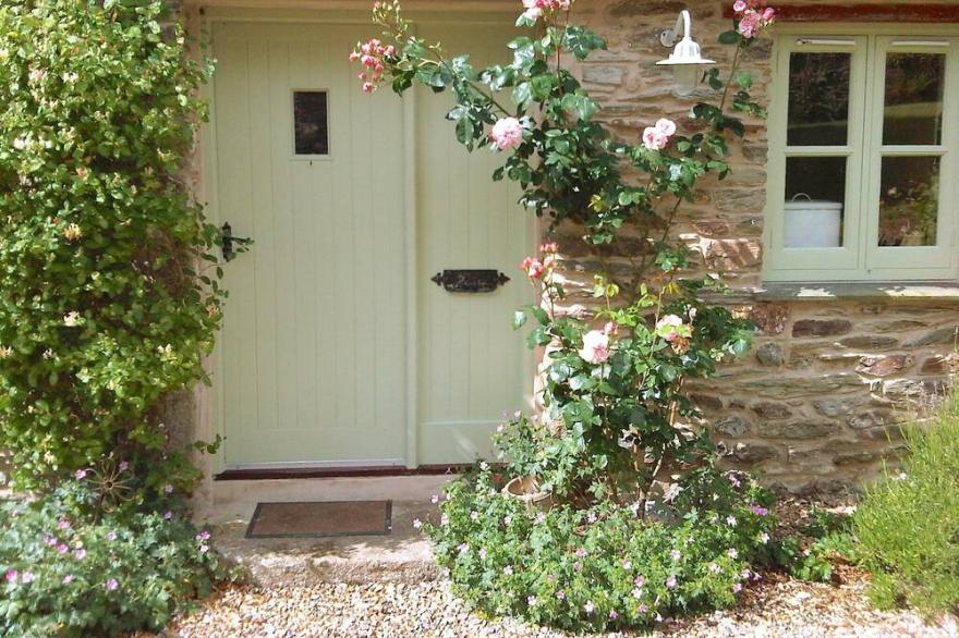 Pretty Cottage with orchard Garden