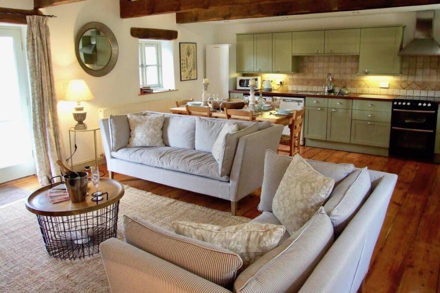 Pretty Cottage with orchard Garden