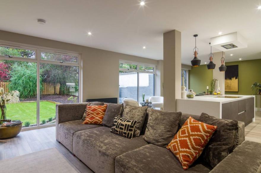 Spacious, Boujee Villa with Garden and Hot Tub