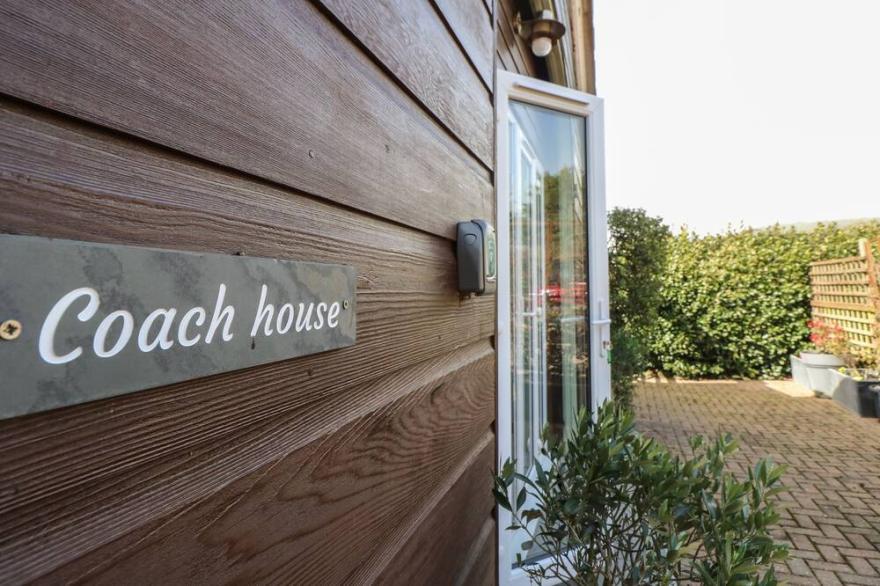 THE COACH HOUSE, pet friendly, with a garden in Brighstone