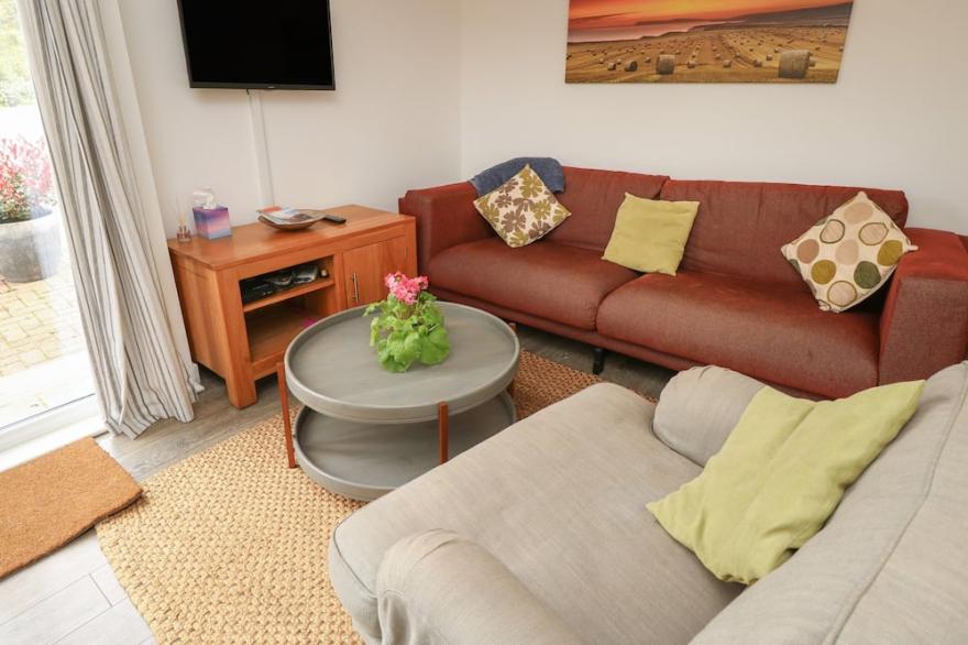 THE COACH HOUSE, pet friendly, with a garden in Brighstone