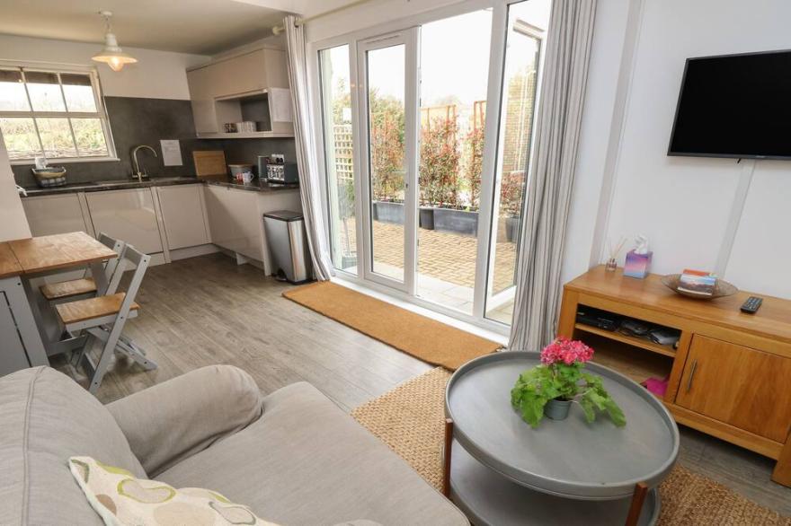 THE COACH HOUSE, pet friendly, with a garden in Brighstone