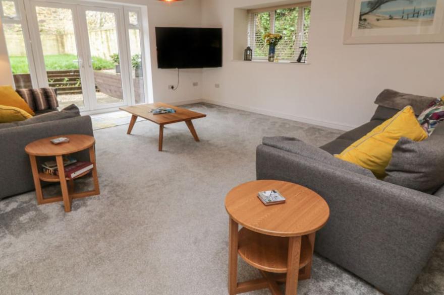 BREWERS COTTAGE, family friendly, with a garden in Looe