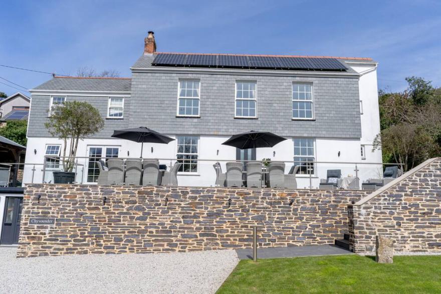 CHYVOUNDER, family friendly, luxury holiday cottage in St Agnes