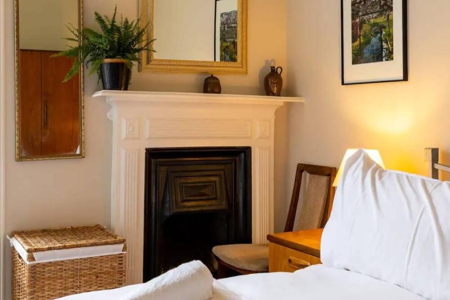 Newly renovated 1 Bedroom Apartment Near Charming Newhaven