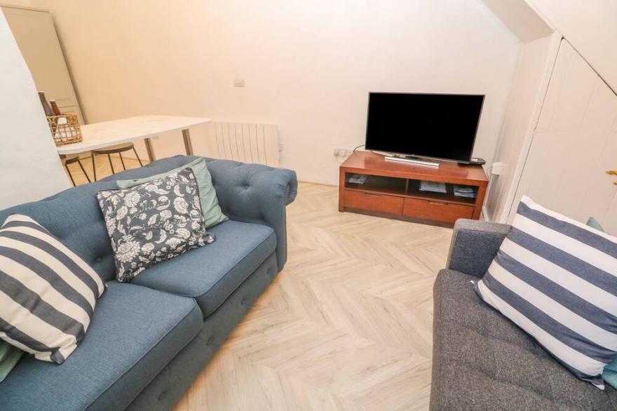 THE HIDEOUT, pet friendly, character holiday cottage in Lostwithiel