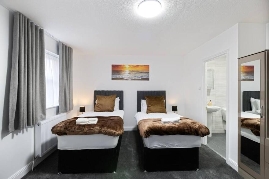 Stylish 4 bed 3 bath- Mill Hill
