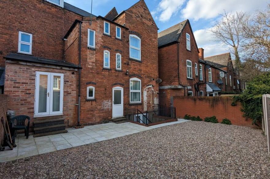 This serviced apartment is a 2 bedroom(s), 1 bathrooms, located in Birmingham, England.