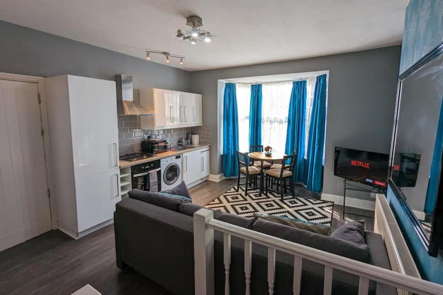 This serviced apartment is a 2 bedroom(s), 2 bathrooms, located in Birmingham, England.