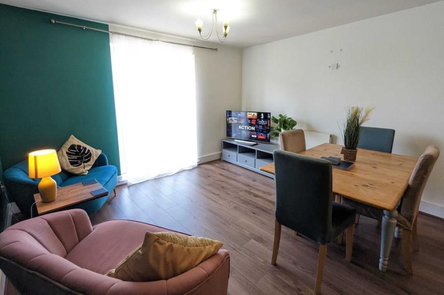 This serviced apartment is a 2 bedroom(s), 2 bathrooms, located in Birmingham, West Midlands.