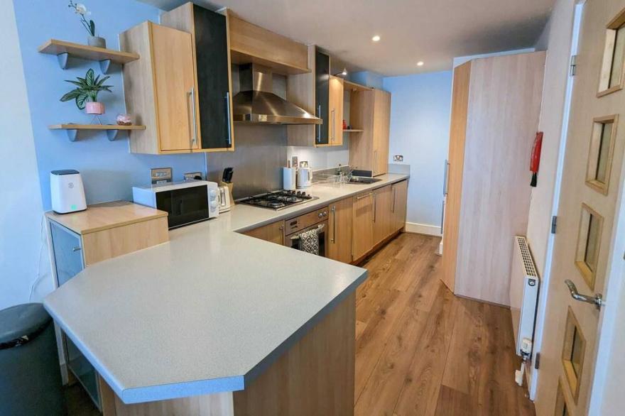 This serviced apartment is a 2 bedroom(s), 2 bathrooms, located in Birmingham, West Midlands.