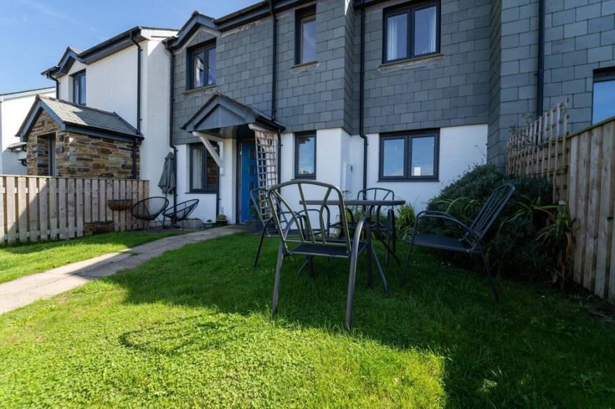 Blue Water – Sleeps 5 – Parking – Dog Friendly – Outside Space